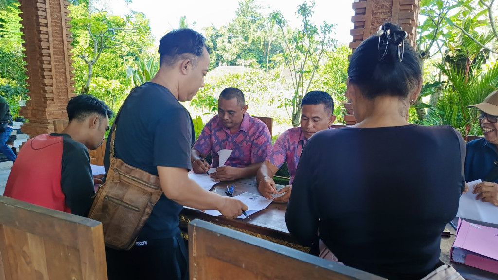 Pengumpulan Data Bantuan Hari Raya oleh Pemkab Badung di Desa Pangsan Disambut Antusias oleh Warga